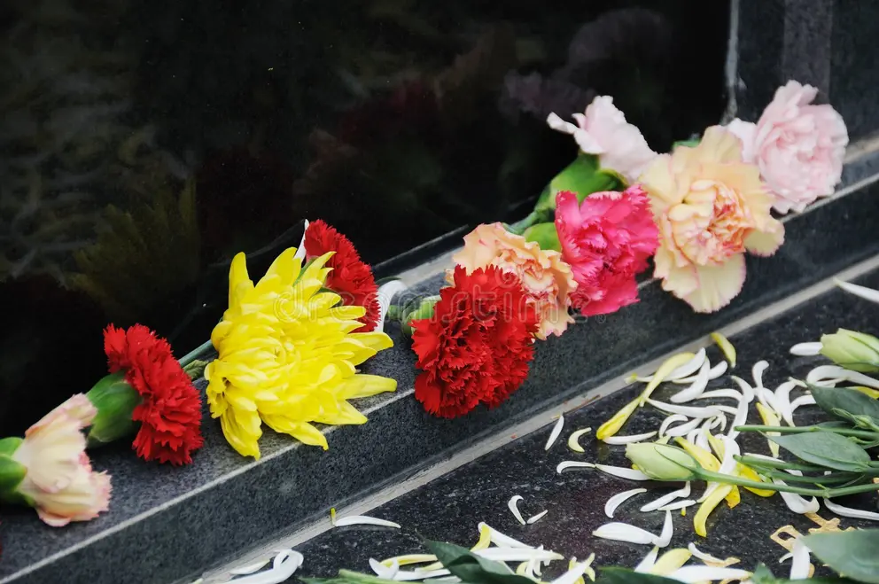 Chinese Funeral flowers for condolences, white and yellow chrysanthemum